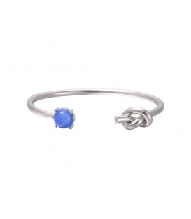 Zilverkleurige armband met blauwe steen en knoop