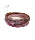 Roze leren armband met kleine strass steentjes en andere details