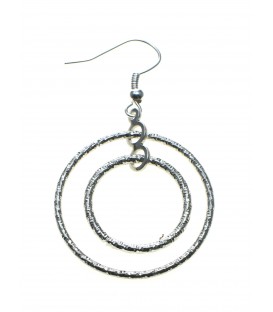 zilverkleurige oorbellen met als hanger 2 ringen