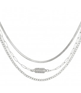 zilverkleurige halskettingen van 3 lagen en een hanger met maan en sterren