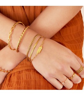 zilverkleurige armband met drie kettingen en een hanger met maan en sterren