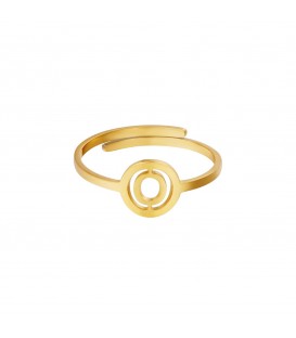 goudkleurige ring met initiaal o in cirkel