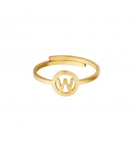 goudkleurige ring met initiaal w in cirkel