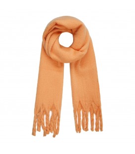 leuke oranje wintersjaal met gedraaide franjes