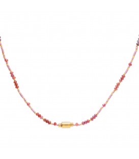 roze kralen halsketting met een goudkleurige bedel