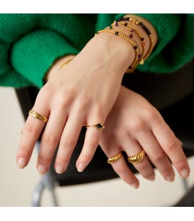 Zilverkleurige ring met zwarte ruitvormige steen (16)