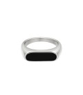 Zilverkleurige ring met een zwarte staafvorm (16)
