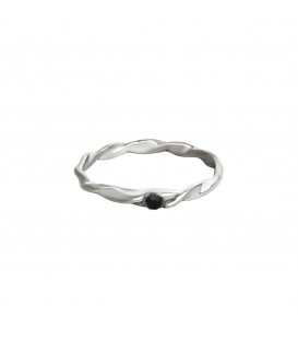 zilverkleurige gedraaide ring met een klein zirkoonsteentje (16)