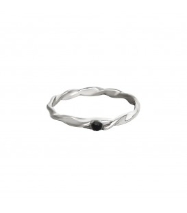 Zilverkleurige gedraaide ring met een klein zirkoonsteentje (16)