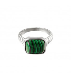 zilverkleurige ring met groene vierkante steen (16)