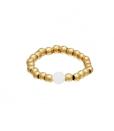 Teenring met goudkleurige kralen en ronde witte steen