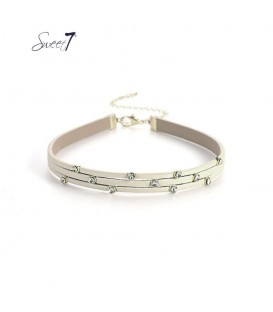 Choker ketting van creme imitatieleer met steentjes