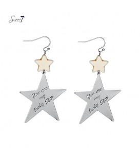 zilverkleurige oorhangers met tekst " you are my lucky star "