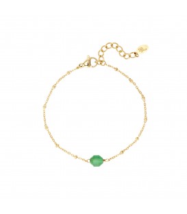 goudkleurige armband met een groene steen