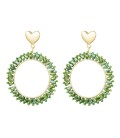 Groene ronde oorhangers met glas kralen en een goudkleurige harten oorstukje