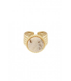Goudkleurige ring met beige natuursteentje van Yehwang - Tijdloze klassieker