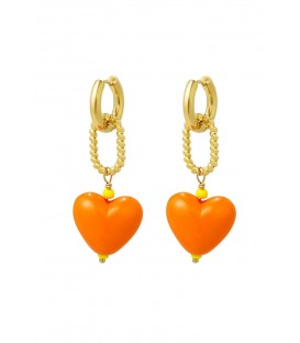 Goudkleurige oorhangers met een oranje hart