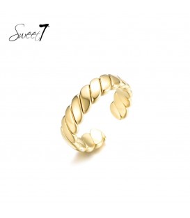 Goudkleurige Ring met Patroon - Luxe en Stijl in Een