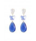 Blauwe oorhangers met een vlinder en een ovale glas hanger