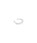 Zilverkleurige earcuff met een rij witte zirkoonsteentjes