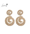 Camel kleurige oorhangers van raffia