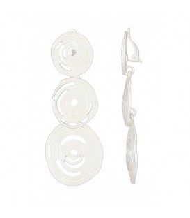 Zilverkleurige oorclips in spiraal patroon