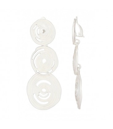 Zilverkleurige oorclips in spiraal patroon