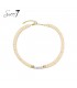 Witte korte halsketting met de letters love in het midden