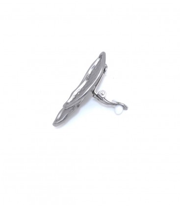 Zilverkleurige oorclips met een glad motief en een gehamerd design