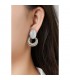 Zilverkleurige oorclips met een wit cat eye steen