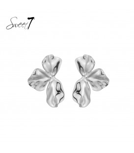 Zilverkleurige bloemen oorhangers