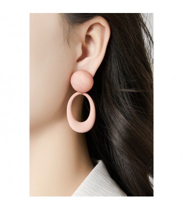 Oorclips beige gemaakt van hars