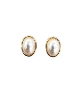 Witte ovale oorclips met een goudkleurige rand