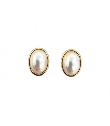 Witte ovale oorclips met een goudkleurige rand