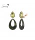 Oorclip met olijfgroene glas steentje en donker groene hanger