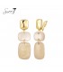Beige oorclips in zachte tinten en elegante uitstraling