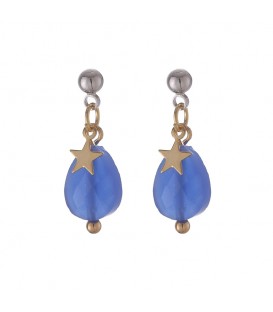 Blauwe oorbellen met hanger, sterretje en een zilverkleurig oorknopje