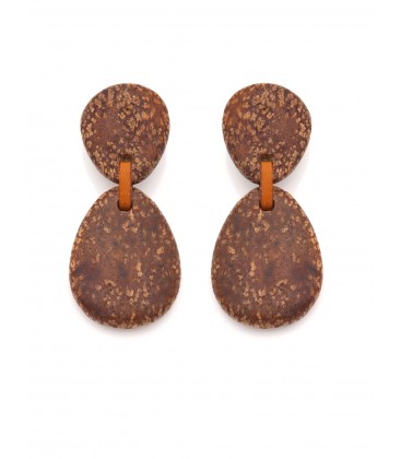 Oorclips met bruine natuur look en leder detail