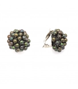 Oorclips met glanzende groene, bruine kralen