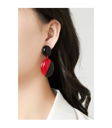 Oorclips met ovale zwart-witte kleurblokken