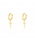 Goudkleurige oorbellen met als hanger een kruis