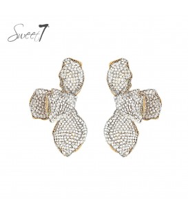 Oorbellen goudkleurig met bladvorm en volledig heldere kristallen