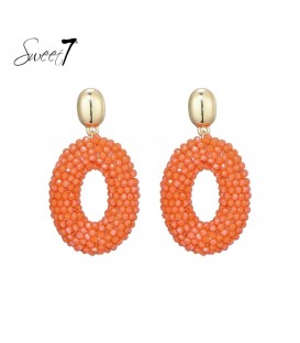 Oorbellen oranje met glas kralen en een goudkleurig oor stukje
