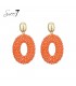 Oorbellen oranje met glas kralen en een goudkleurig oor stukje