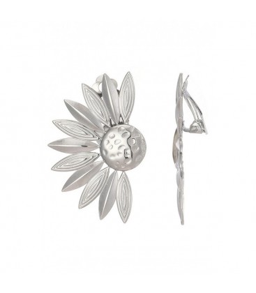 Oorclips zilverkleurig in bloem vorm