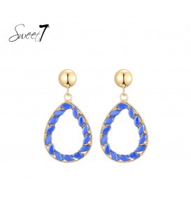 Oorbellen met blauwe steentjes en goudkleurige rand