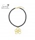 Halsketting met zwart koord en een bloemen hanger
