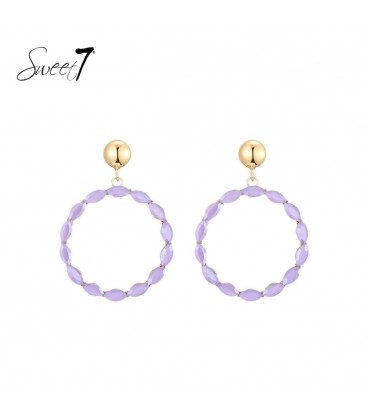 Oorbellen in ronde vorm met paarse accenten