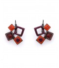 Oorbellen met rode vierkante vormen en glas steentje