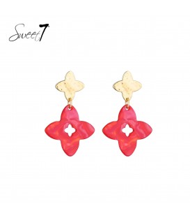 Oorbellen rood in de vorm van een klaver vier